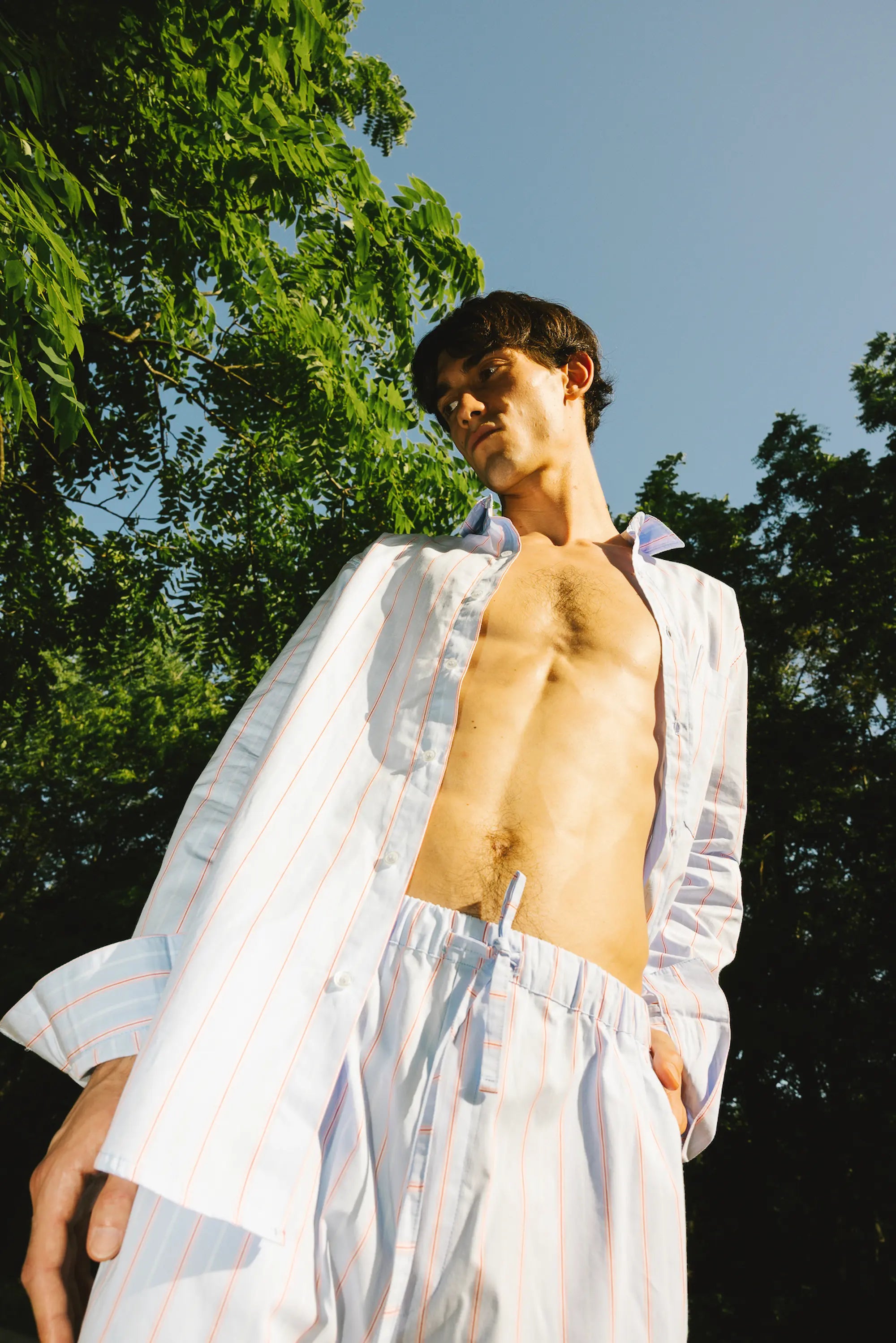 chemise-rayée-short-rayé-bleu-homme-meus-paris-face