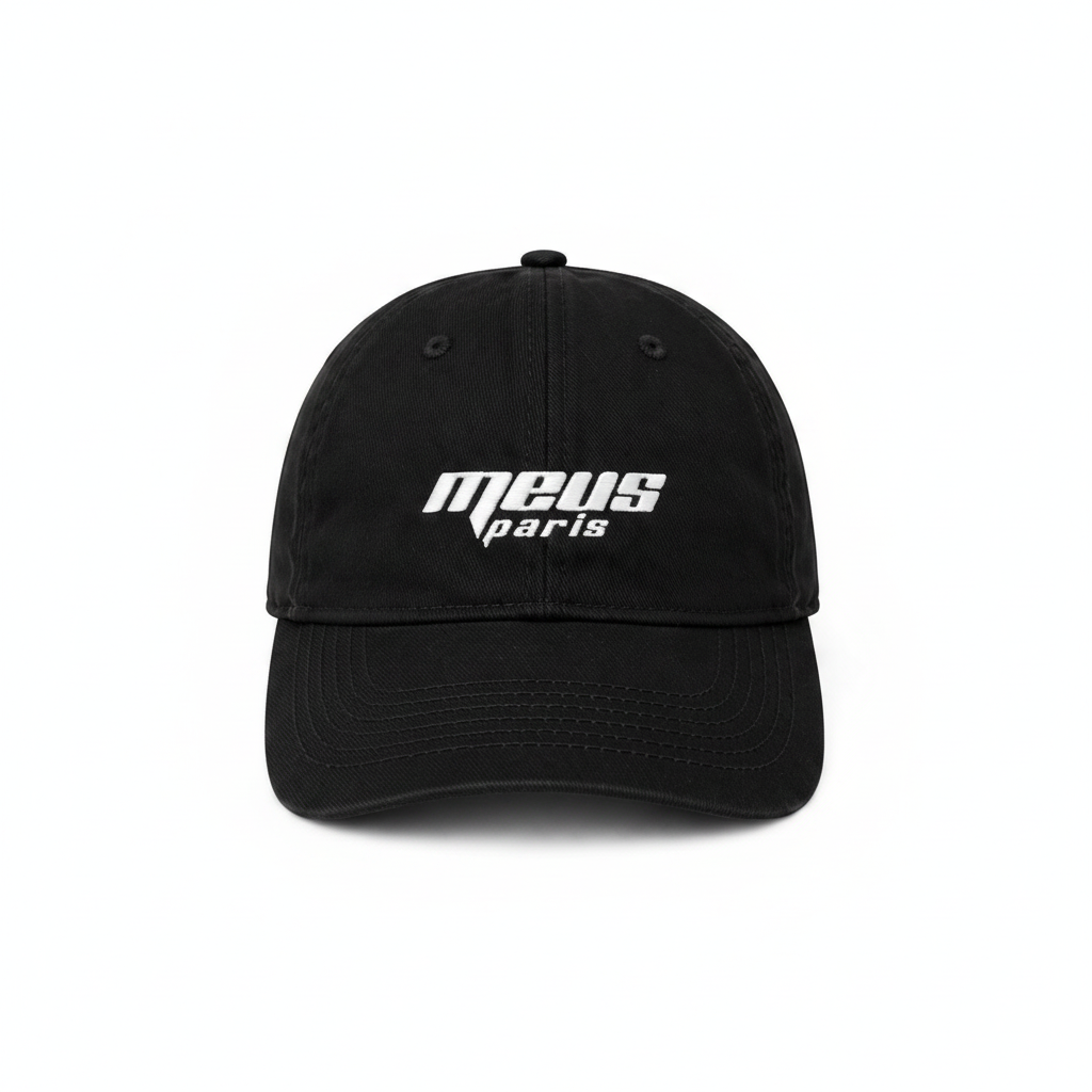 Casquette noire en coton avec logo brodé meus paris vue de face