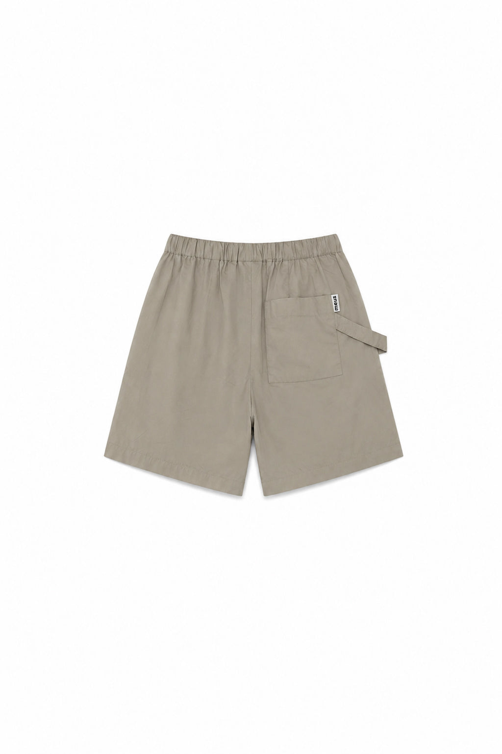 short beige coton meus paris avec poche plaquée et détail homme vue de dos 