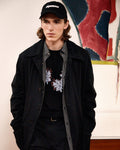 look meus paris manteau noir et casquette brodée homme vue face 