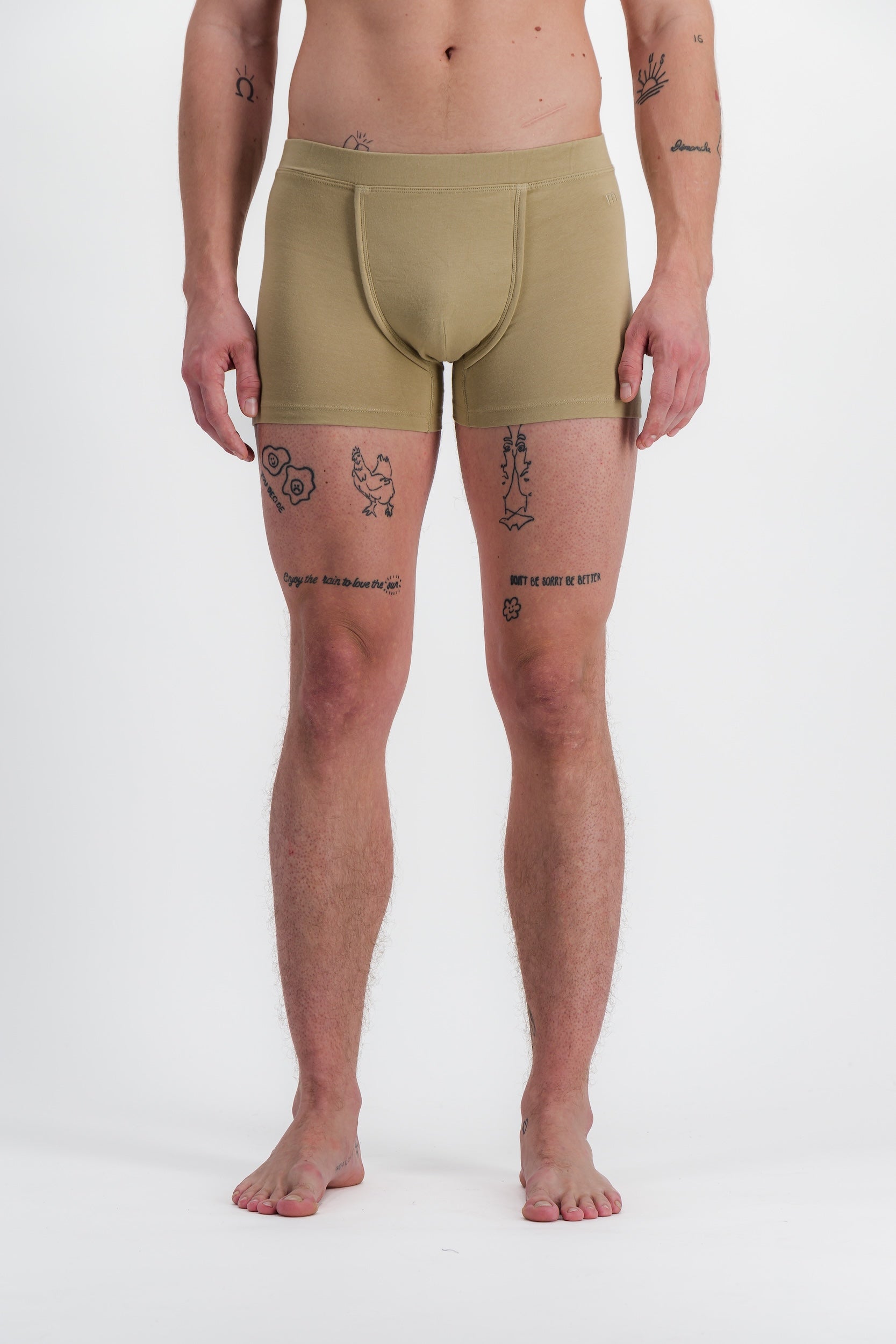 homme portant un boxerbeige meus paris vue face