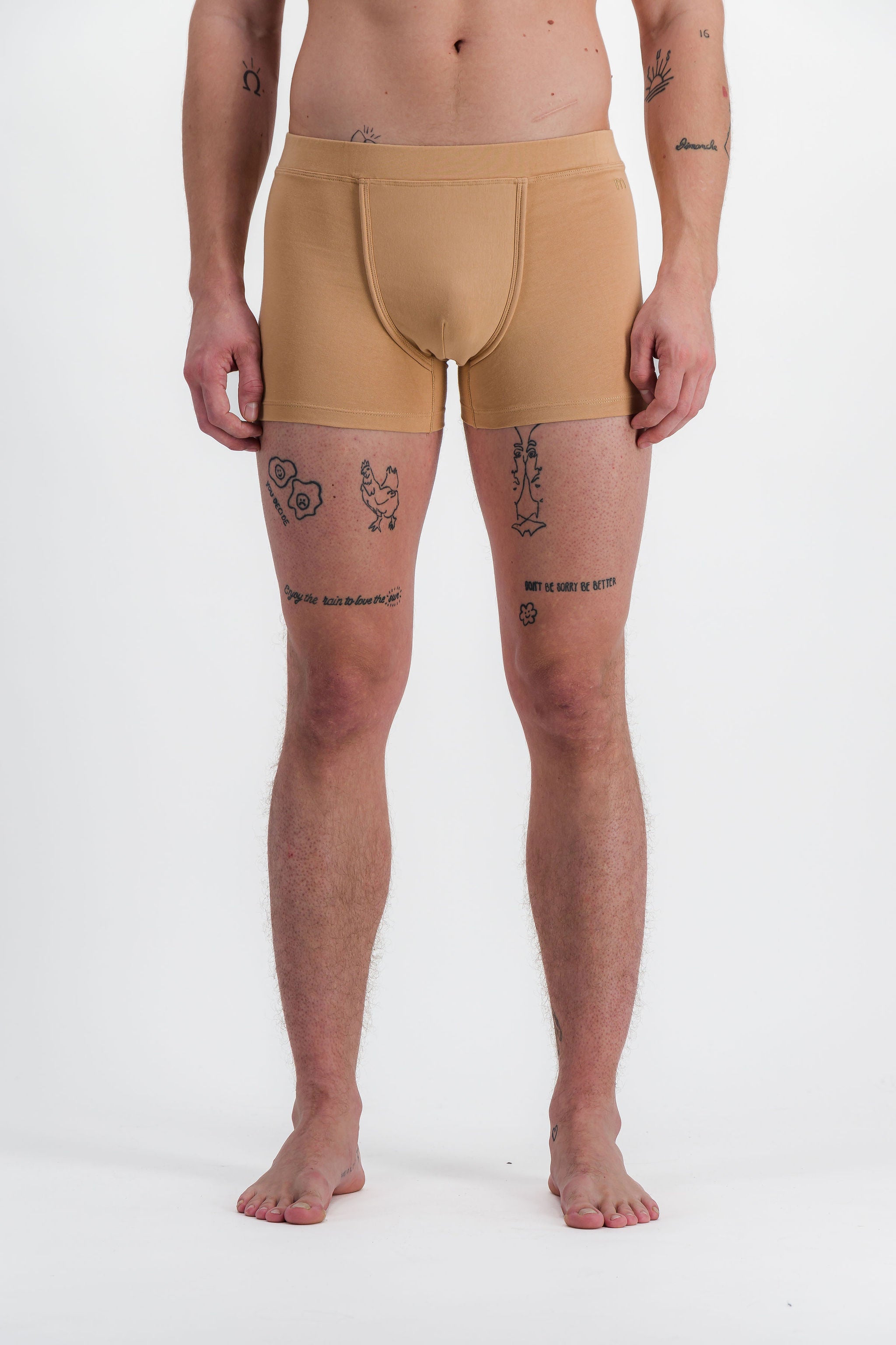 homme portant un boxer camel meus paris vue face