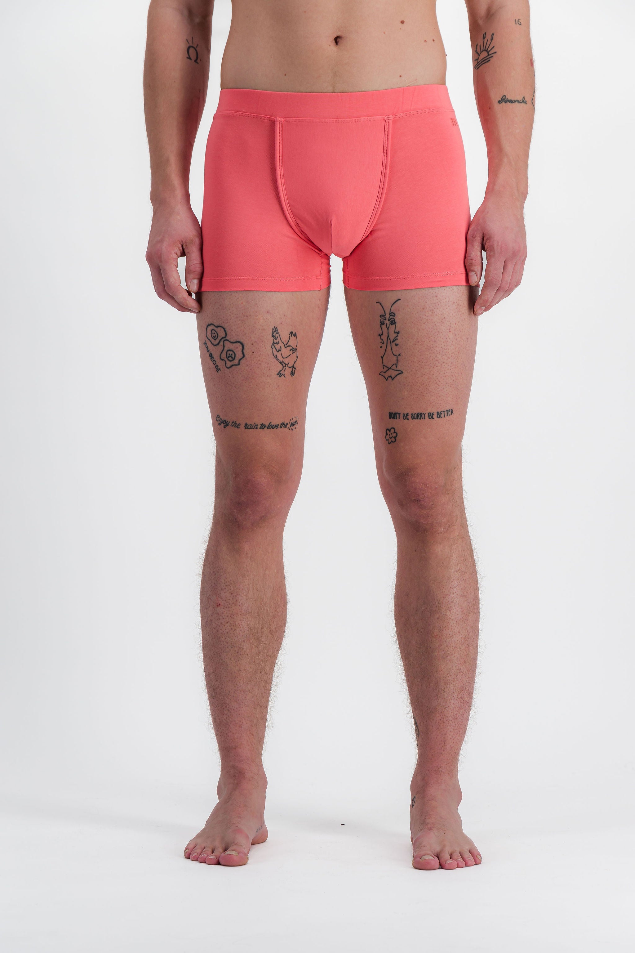 homme portant un boxer rose meus paris vue face