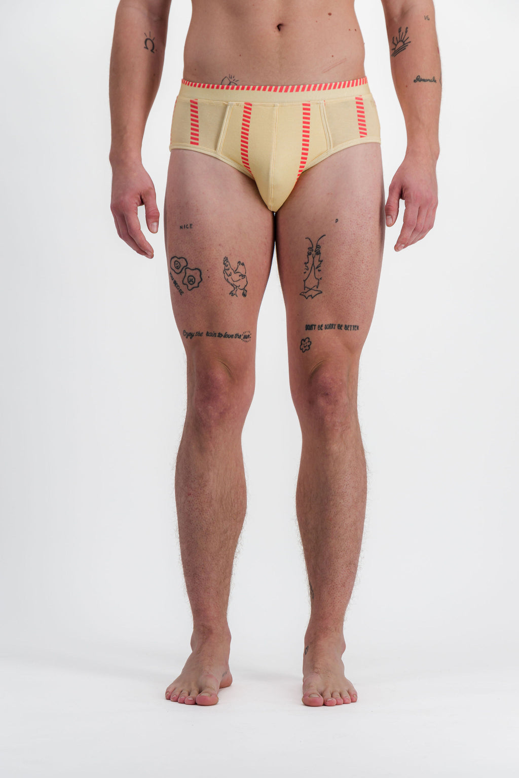 homme portant un slip rayé meus paris vue face