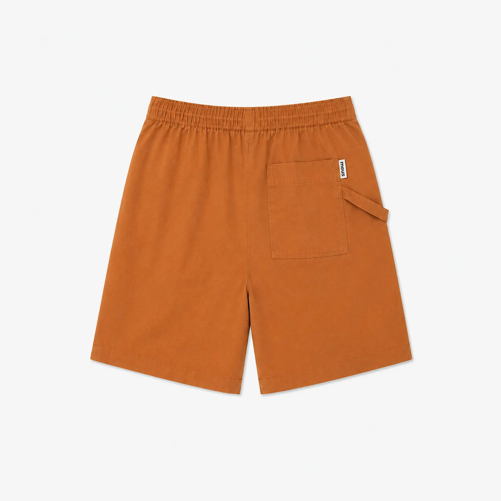 short terracotta en coton avec poche plaquée et passant meus paris homme vue de dos 
