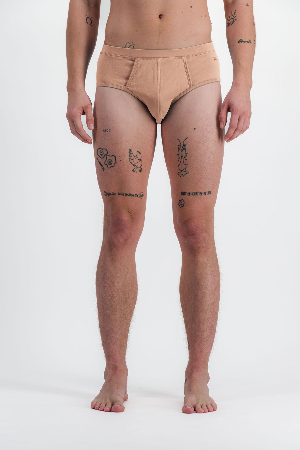 homme portant un slip corail meus paris vue face